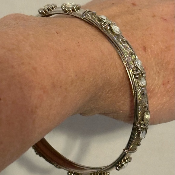 Vintage Rhinestone Mesh Bangle Bracelet Classic Style Silver Tone - Picture 4 of 7